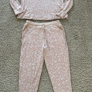 Cozy Pink Leopard womens Pajamas size medium soma